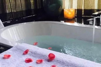 苏州相城区水疗池中的失重冥想：当身体学会漂浮